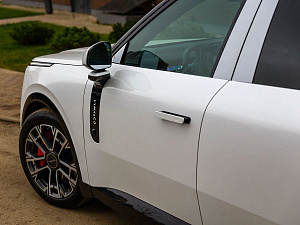 Lynk & Co 900 белый 2025