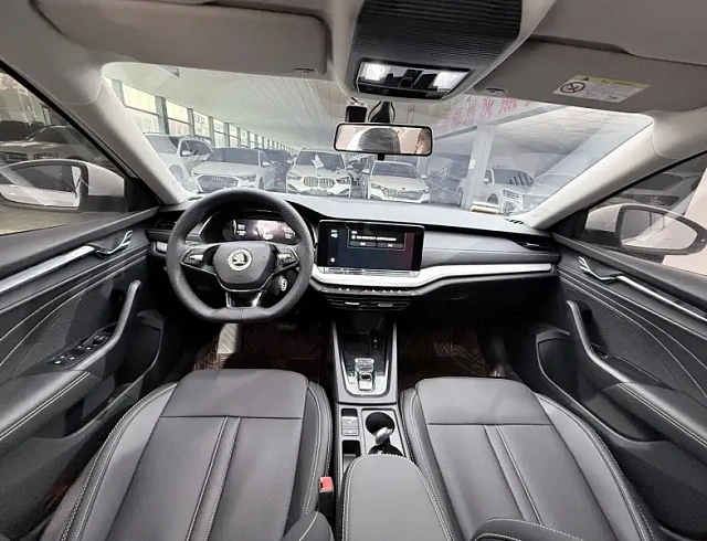 Skoda Octavia 1.4 л 2023 г. Белый, пробег 22000 км