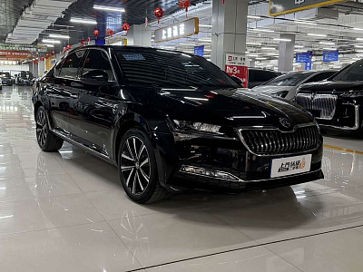 Skoda Superb 1.4 л 2025 г. Чёрный, пробег 10000 км