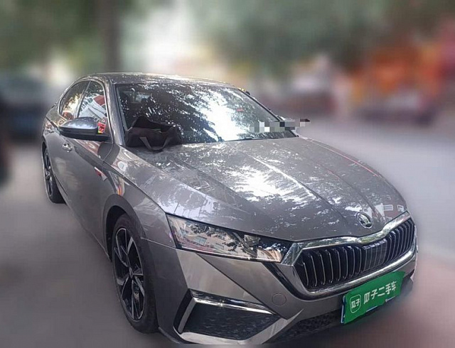 Skoda Octavia 1.4 л 2022 г. Серебристо-серый, пробег 21500 км