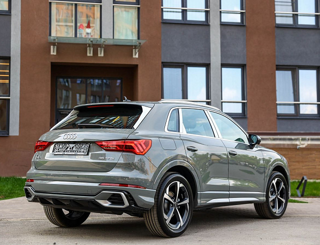 Audi Q3 серый 2026
