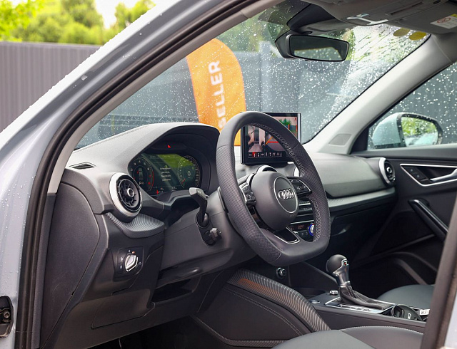 Audi Q2 серый 2025