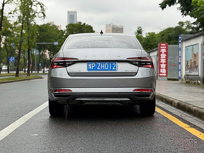 Skoda Superb 1.4 л 2022 г. Серебристо-серый, пробег 30000 км