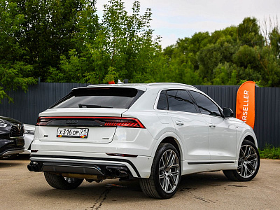 Audi Q8 белый 2018