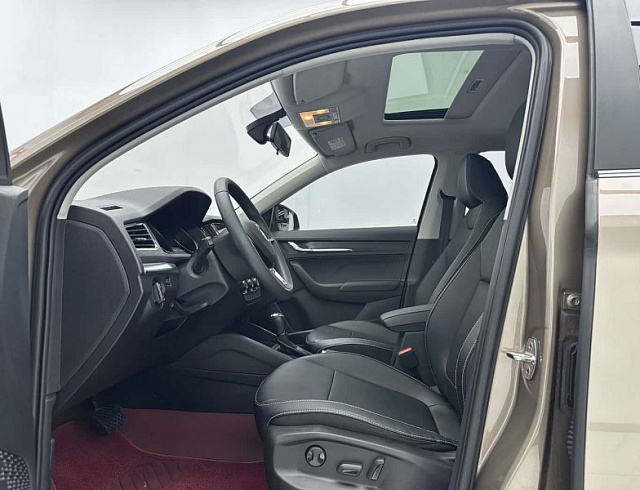 Skoda Kamiq 1.5 л 2023 г. шампань/коричневый, пробег 20000 км