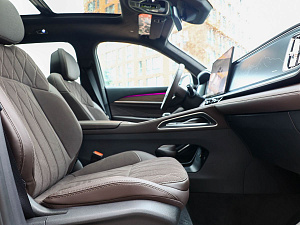 Geely Monjaro белый 2026