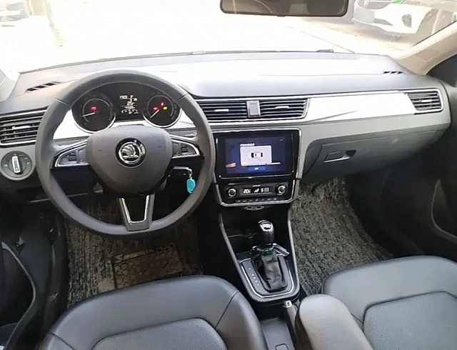 Skoda Rapid 1.5 л 2022 г. Белый, пробег 44400 км