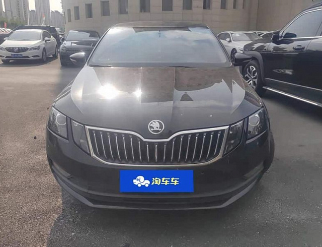 Skoda Octavia 1.5 л 2023 г. Чёрный, пробег 47400 км