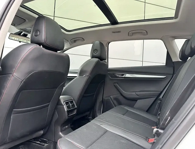 Skoda Karoq 1.4 л 2023 г. Белый, пробег 17000 км