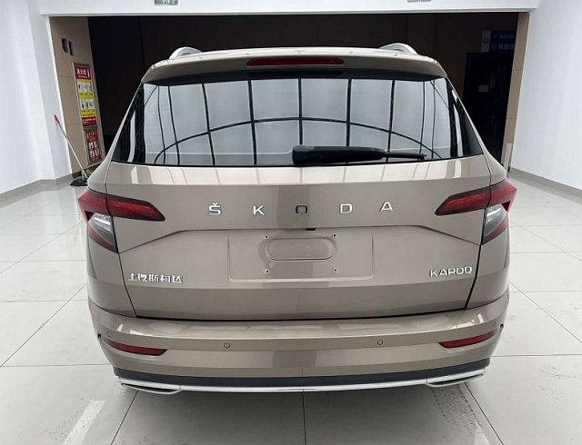 Skoda Karoq 1.4 л 2023 г. шампань/коричневый, пробег 20000 км