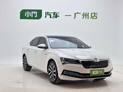 Skoda Superb 1.4 л 2023 г. Белый, пробег 25000 км