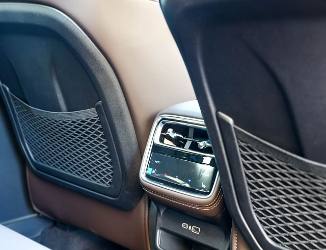 Geely Monjaro серый 2026