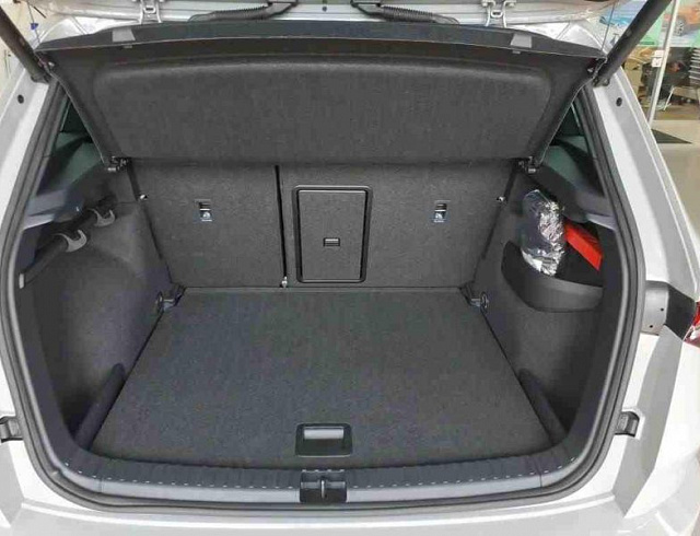 Skoda Karoq 2023 г. Серый, пробег 56100 км