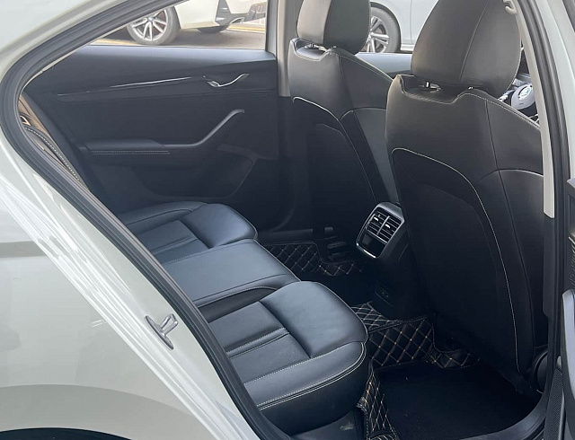 Skoda Octavia 1.4 л 2024 г. Белый, пробег 13000 км