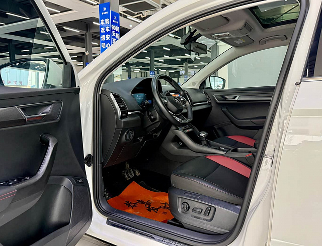 Skoda Karoq 1.4 л 2023 г. Белый, пробег 34000 км