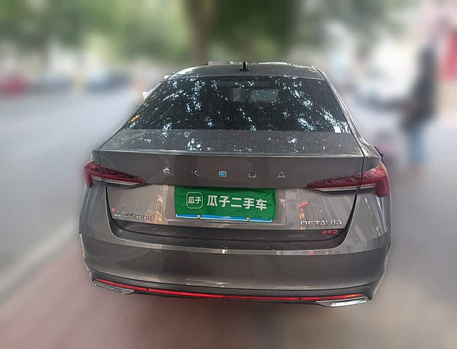 Skoda Octavia 1.4 л 2022 г. Серебристо-серый, пробег 21500 км