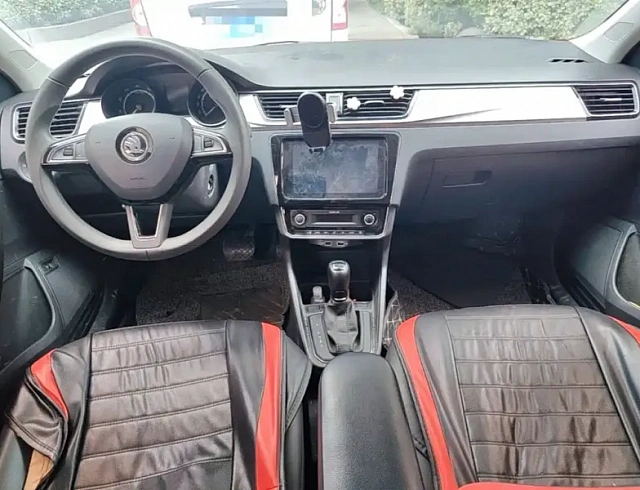 Skoda Rapid 1.5 л 2021 г. Белый, пробег 30299 км