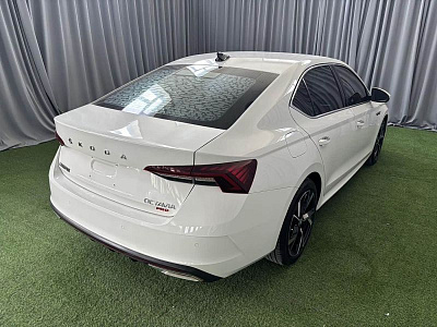 Skoda Octavia 1.4 л 2022 г. Белый, пробег 45000 км