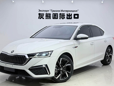 Skoda Octavia 1.4 л 2023 г. Белый, пробег 21000 км