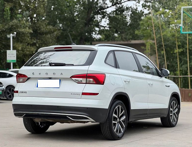 Skoda Kamiq 1.5 л 2023 г. Белый, пробег 18000 км