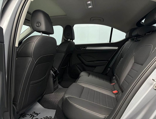 Skoda Superb 1.4 л 2023 г. Серебристо-серый, пробег 29000 км