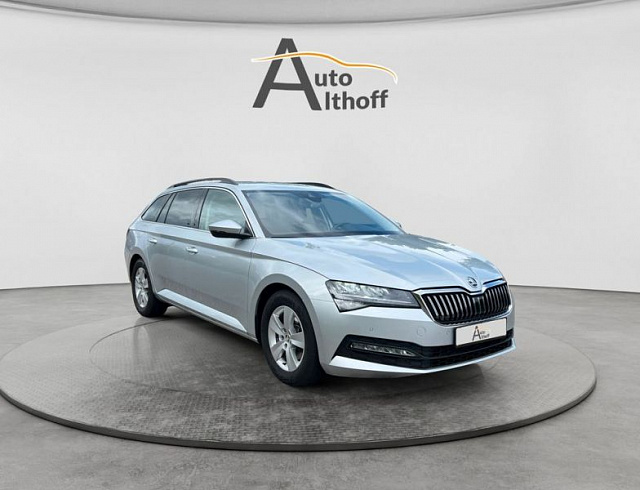 Skoda Superb 2023 г. Серебристый, пробег 51850 км