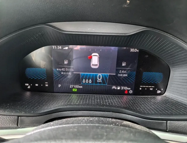 Skoda Karoq 1.4 л 2022 г. Белый, пробег 27000 км