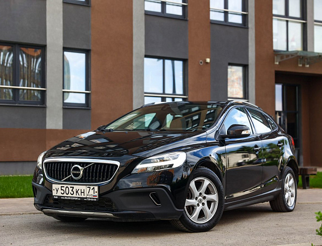 Volvo V40 Cross Country черный 2019