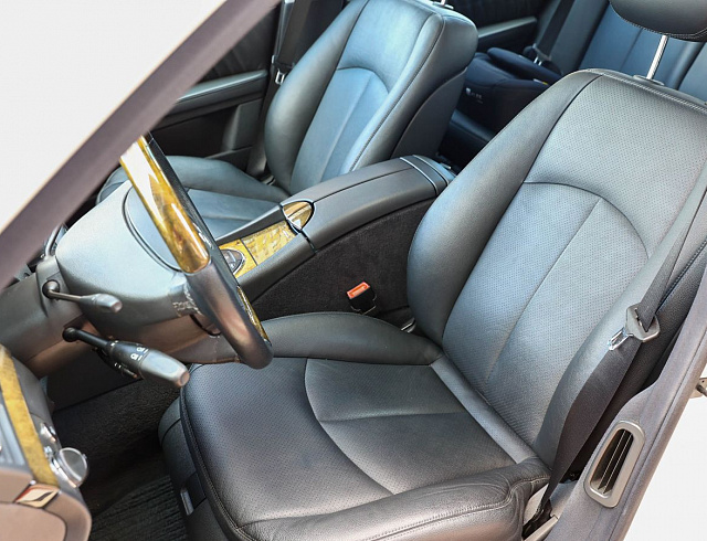 Mercedes-Benz E-Класс белый 2005