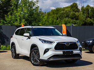 Toyota Highlander белый 2026