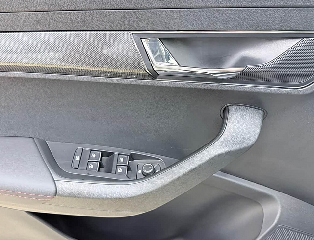 Skoda Karoq 1.4 л 2024 г. Белый, пробег 14000 км