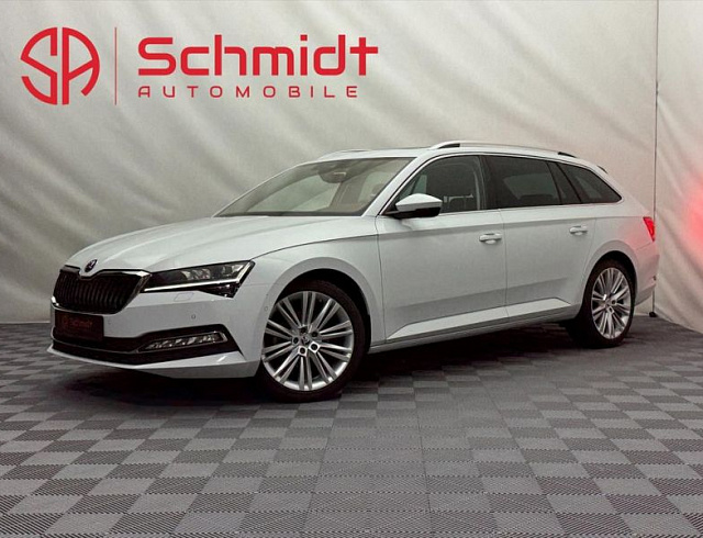 Skoda Superb 2023 г. Белый, пробег 40000 км