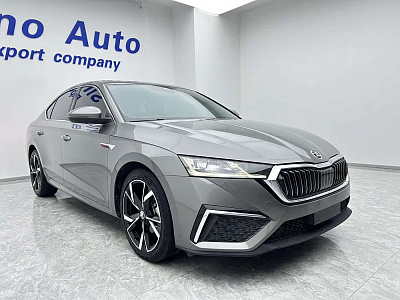 Skoda Octavia 1.4 л 2022 г. Серебристо-серый, пробег 44000 км