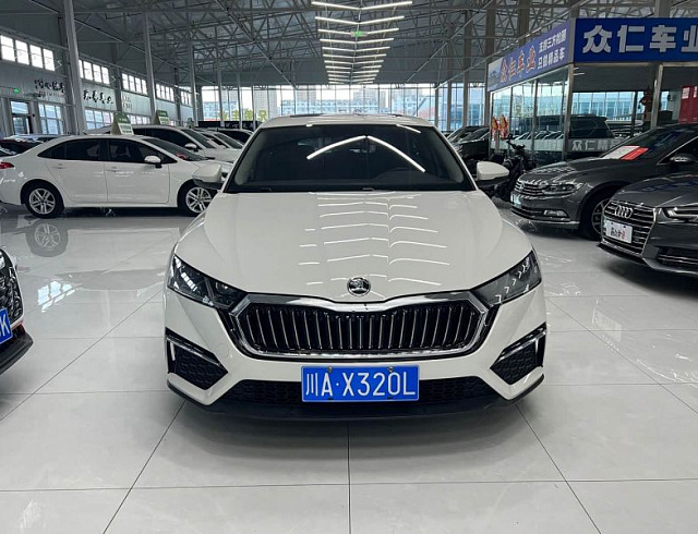 Skoda Octavia 1.4 л 2022 г. Белый, пробег 44000 км