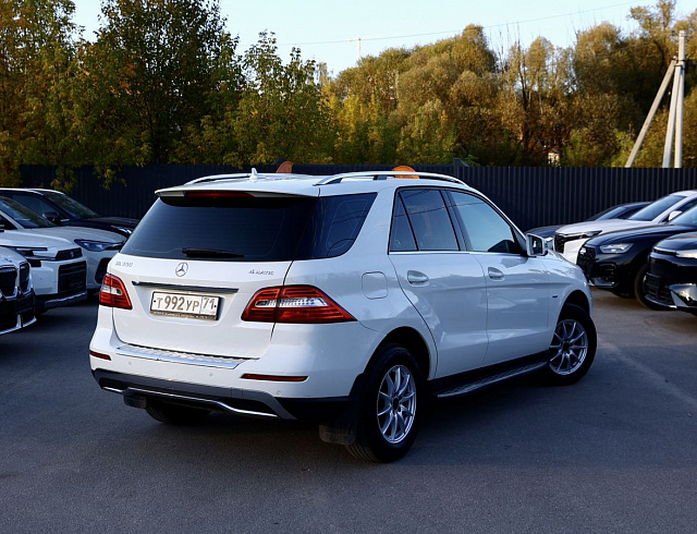 Mercedes-Benz M-Класс белый 2012