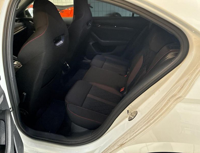 Skoda Octavia 2021 г. Белый, пробег 59950 км