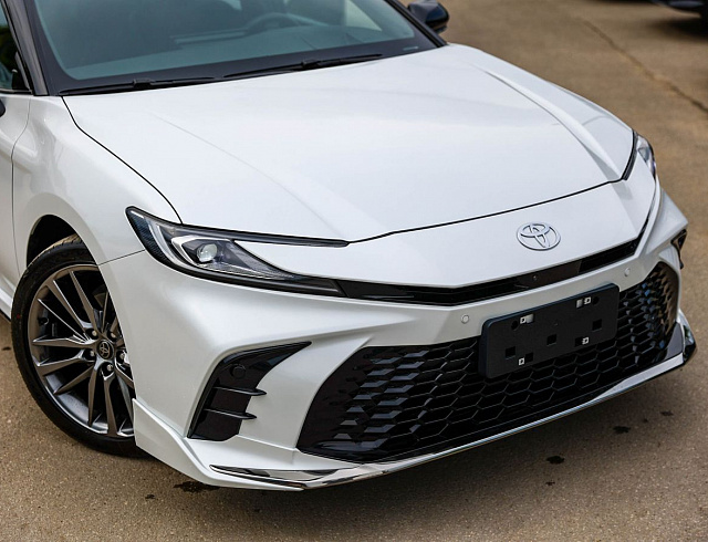 Toyota Camry белый 2026