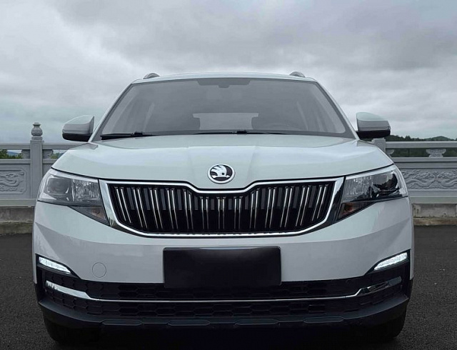 Skoda Kamiq 1.5 л 2023 г. Белый, пробег 32000 км