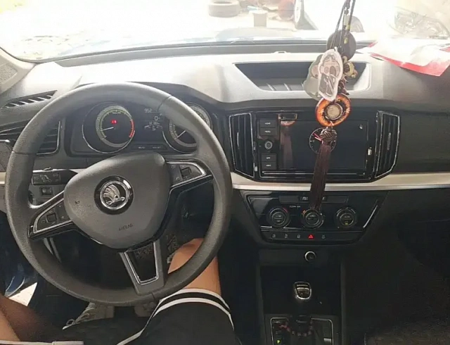 Skoda Kamiq 1.5 л 2021 г. Голубой, пробег 32200 км