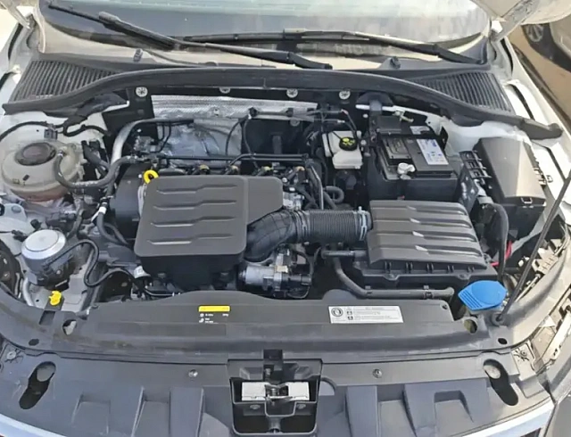 Skoda Octavia 1.5 л 2022 г. Белый, пробег 44000 км