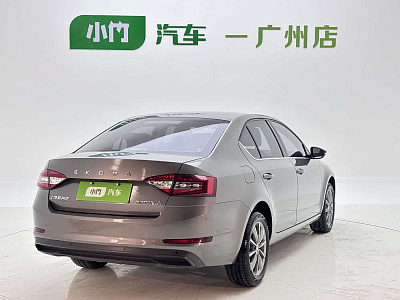 Skoda Octavia 1.5 л 2022 г. Серебристо-серый, пробег 29000 км