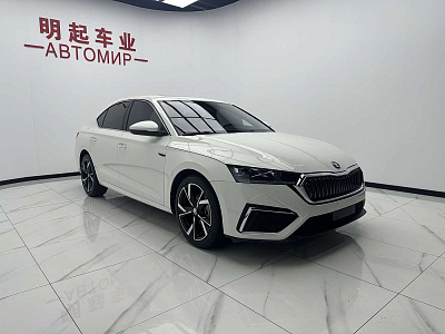 Skoda Octavia 1.4 л 2023 г. Белый, пробег 21000 км