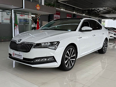 Skoda Superb 1.4 л 2023 г. Белый, пробег 40000 км