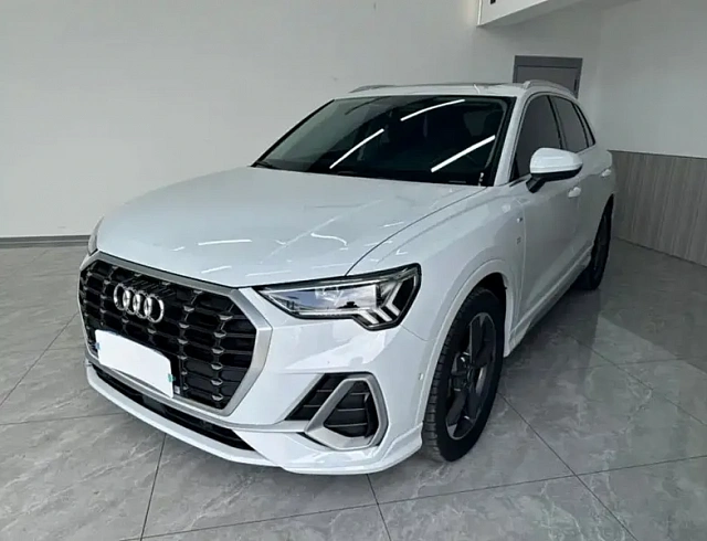 Audi Q3 1.4 л 2022 г. Белый, пробег 28000 км