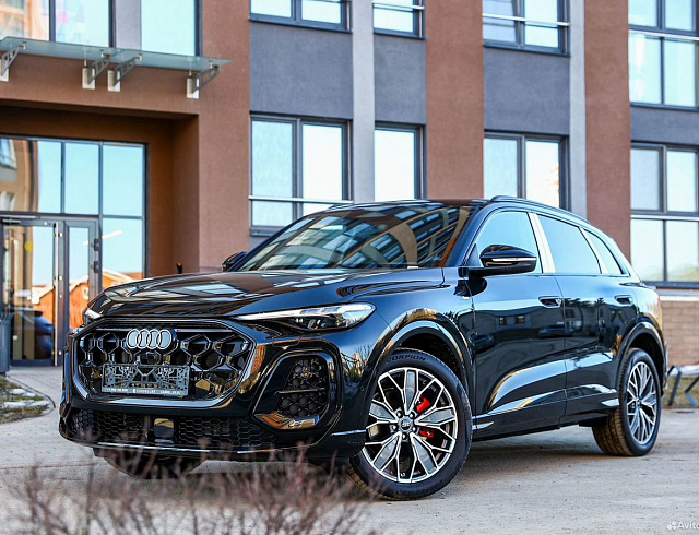 Audi Q5 черный 2025