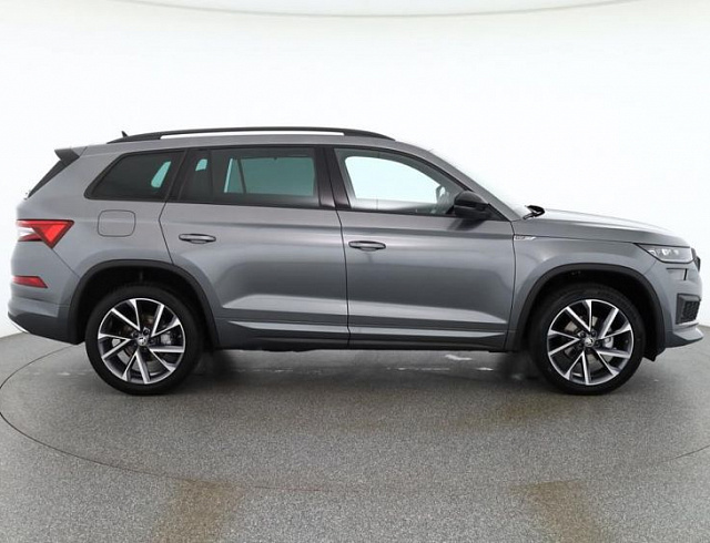 Skoda Kodiaq 2022 г. Серебристый, пробег 59989 км