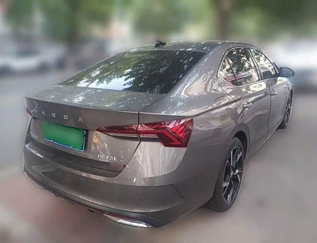 Skoda Octavia 1.4 л 2022 г. Серебристо-серый, пробег 21500 км