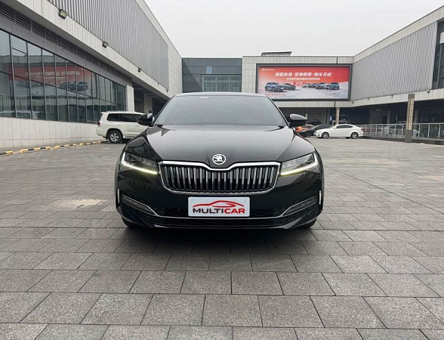 Skoda Superb 1.4 л 2024 г. Чёрный, пробег 15000 км