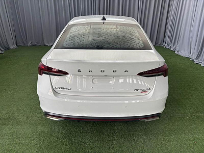 Skoda Octavia 1.4 л 2022 г. Белый, пробег 45000 км