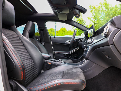 Mercedes-Benz CLA белый 2013